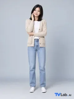 托腮展示首饰姿势生成的电商模特示例图