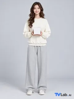 双手捧商品姿势生成的电商模特示例图