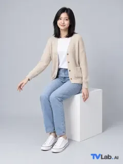 坐凳·双腿斜放姿势生成的电商模特示例图